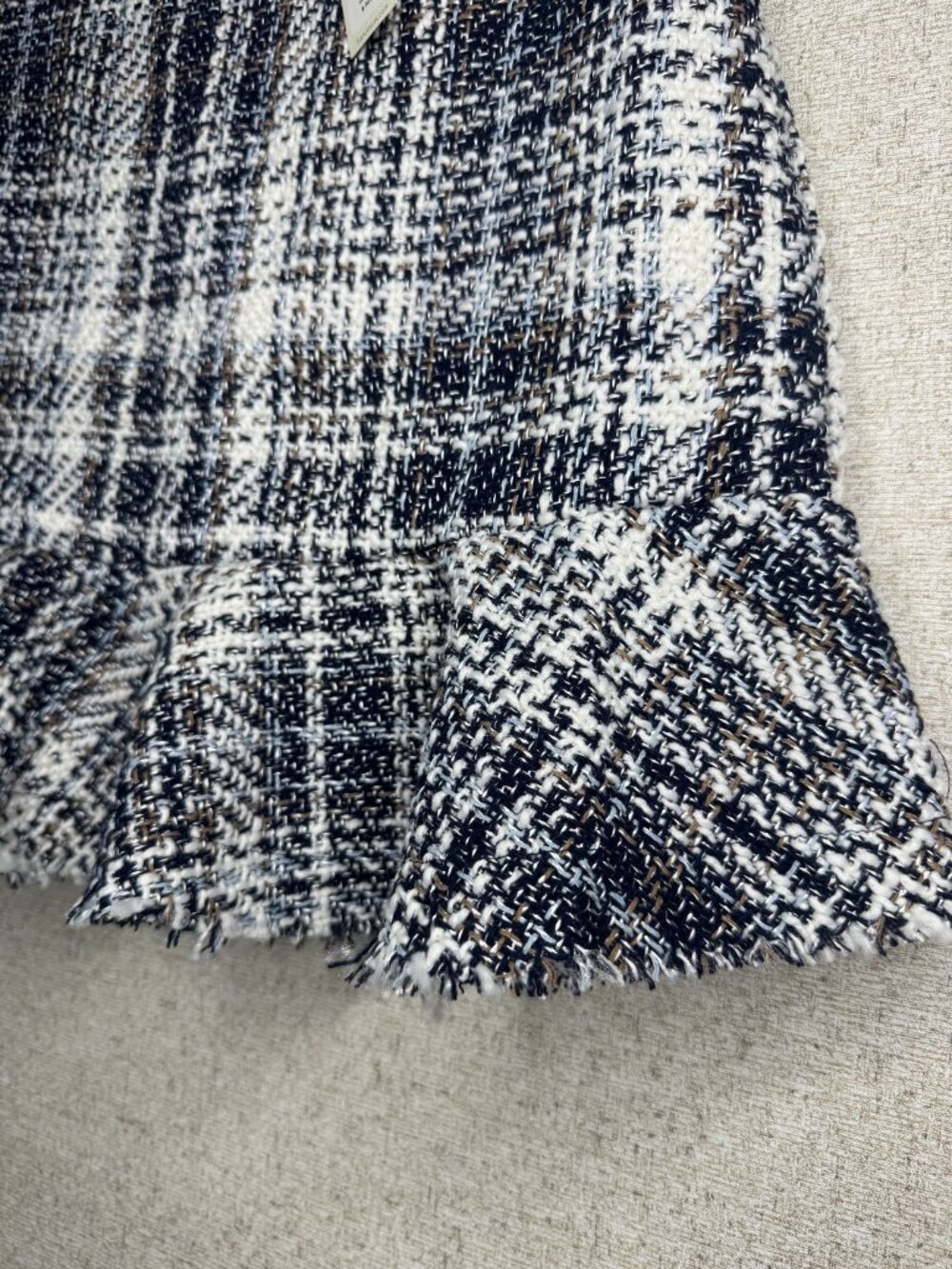 NWT Francesca’s Tweed Plaid Mini Skirt Navy White Ruffle Hem Small - Picture 3 of 8